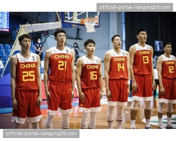 希腊篮球联赛发生冲突事件，两队球员与球迷卷入，比赛被迫中断。