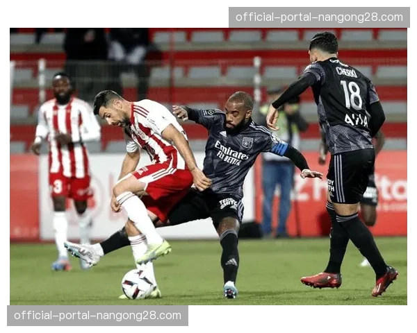 尼斯1-0小胜洛里昂，制胜球为右路倒三角回传创造的机会